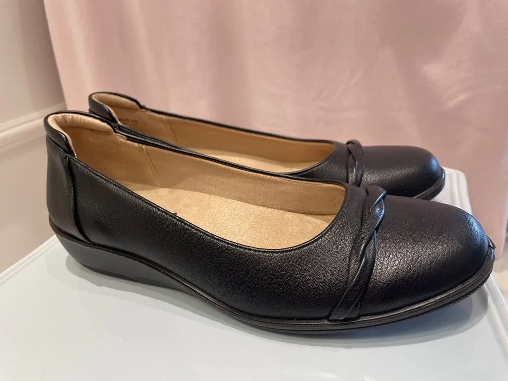 (7.5) Simple Flats Flats Sandals