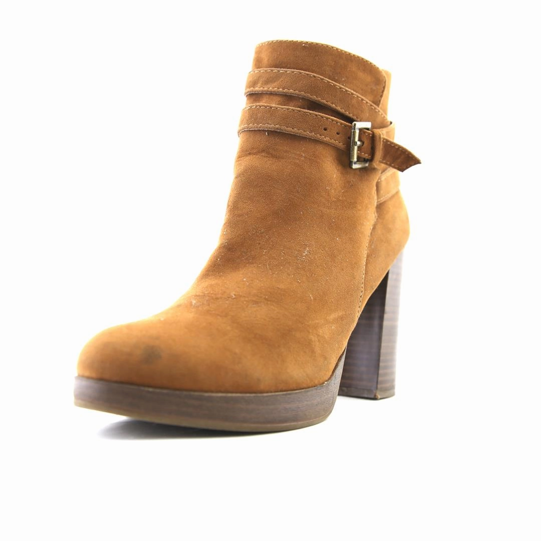 High Heels & Pantyhose A NEWDAY .