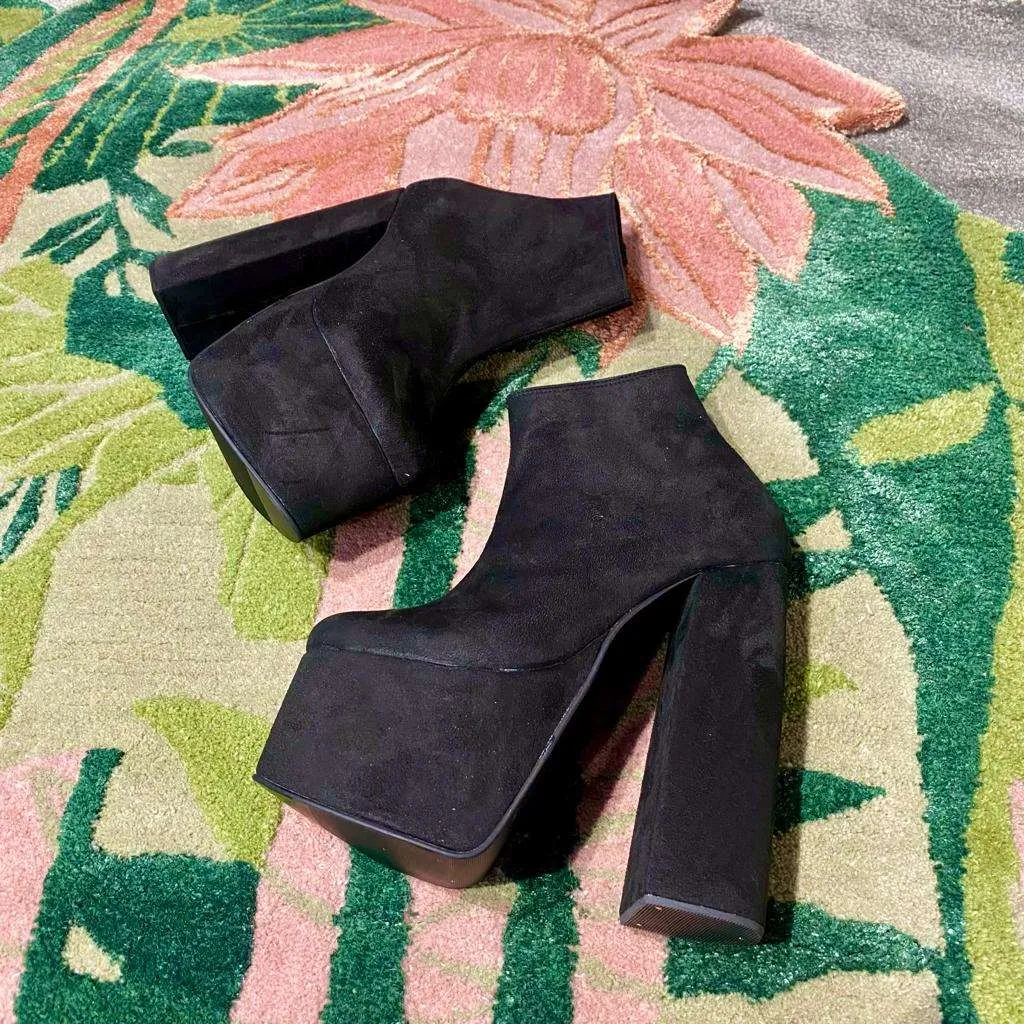 Aziza boots Black Knee High Riding Boots