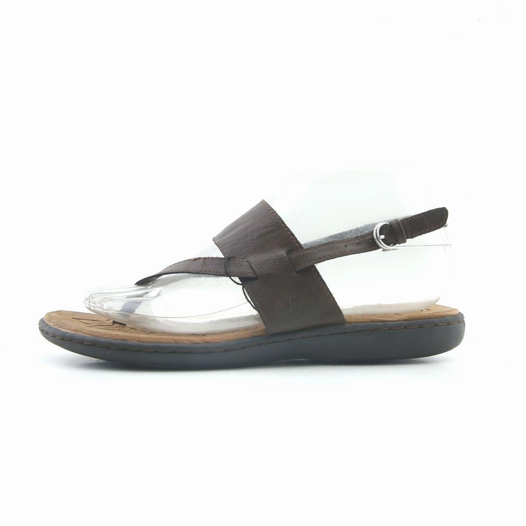 Flat Sports Shoes B.O.C .