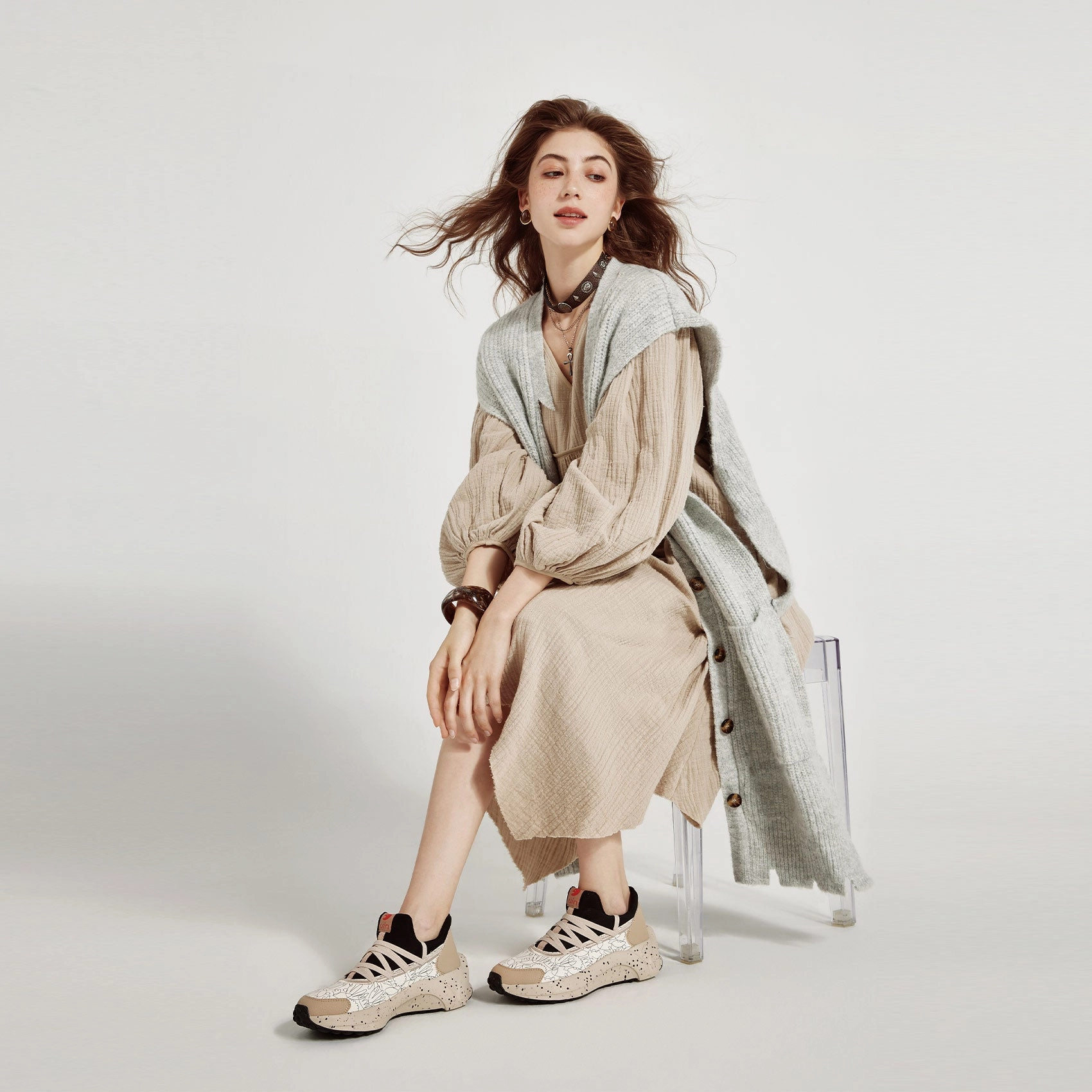 The Sneakers Hand-painted Leaves Sevilla VI Women