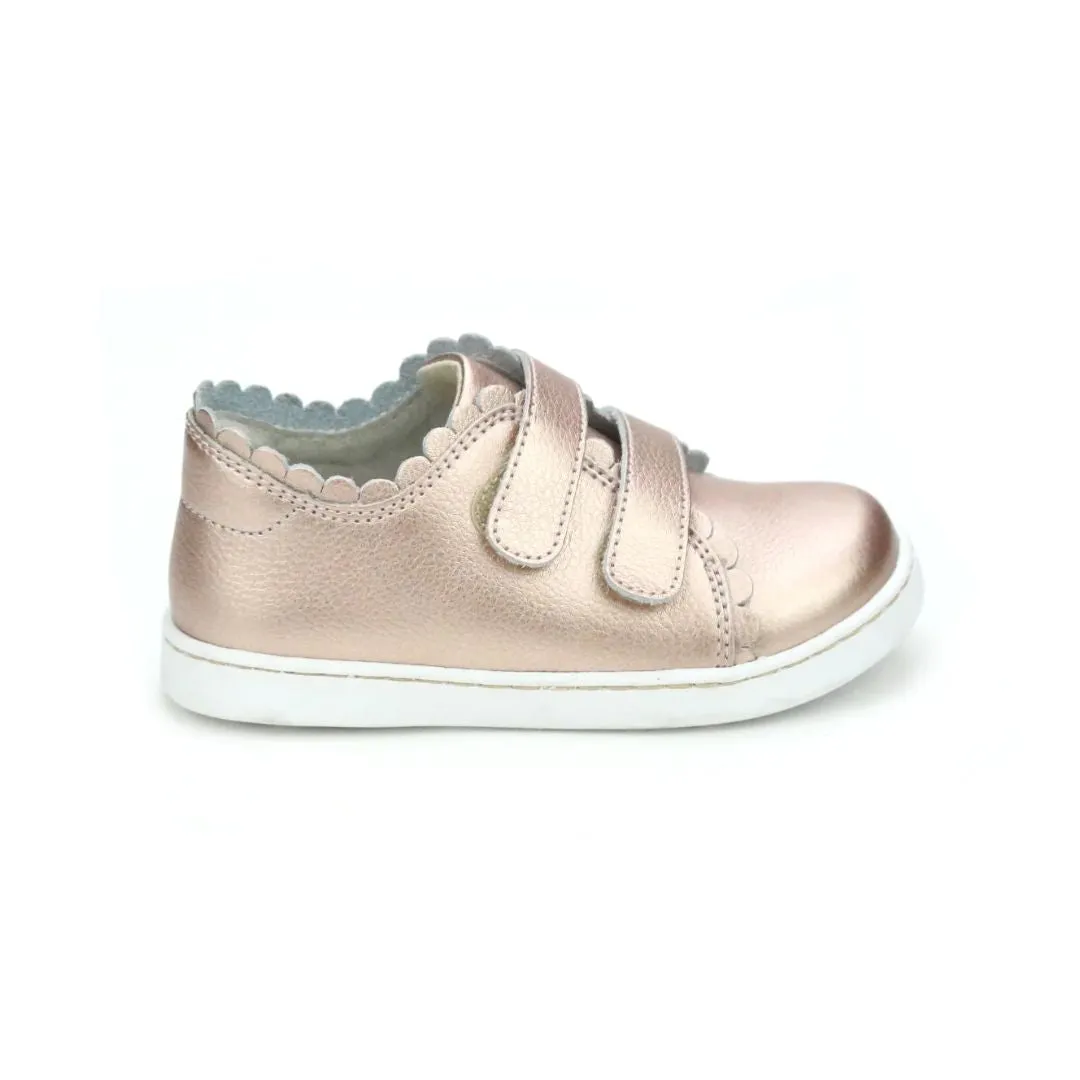 49ers Sneakers Caroline Scalloped Sneaker (Toddler/Little Kid)