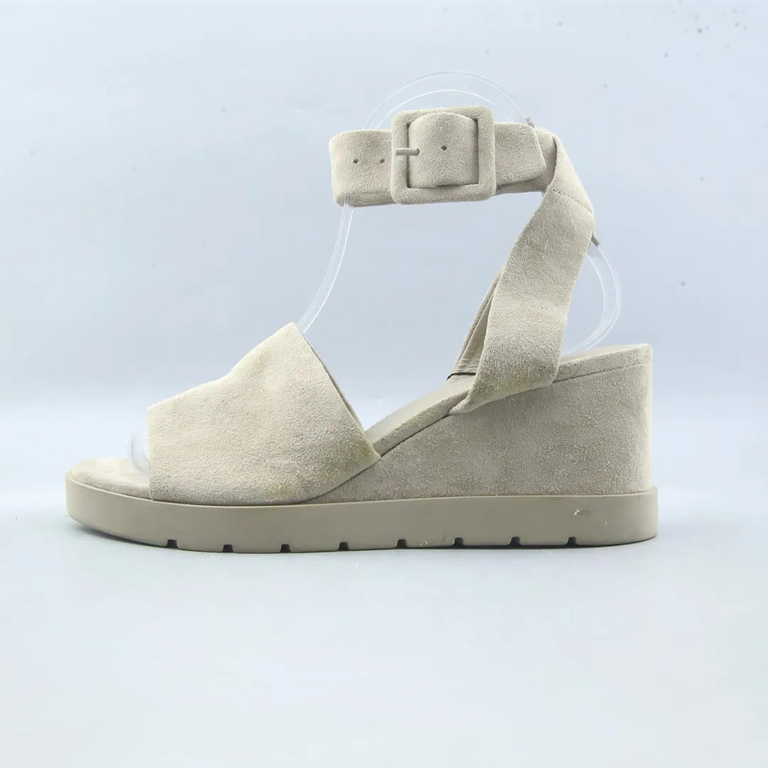 VINCE. ROXIE High Heel Porn Pics