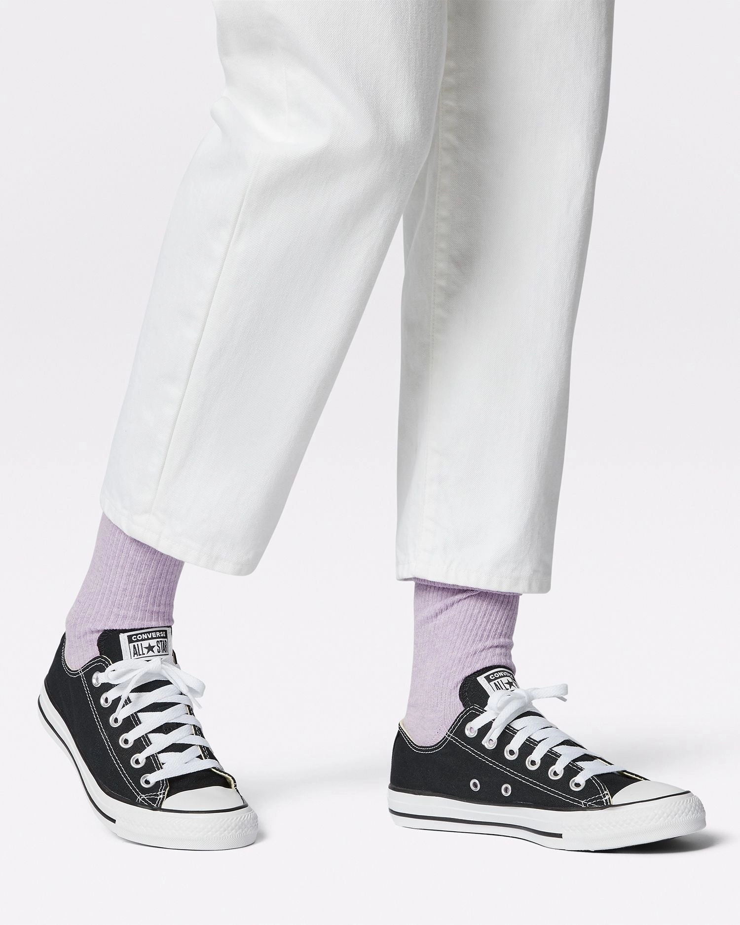 Stylish Basketball Shoes Converse Women's Chuck Taylor All Star Low Top Black/White Shoe