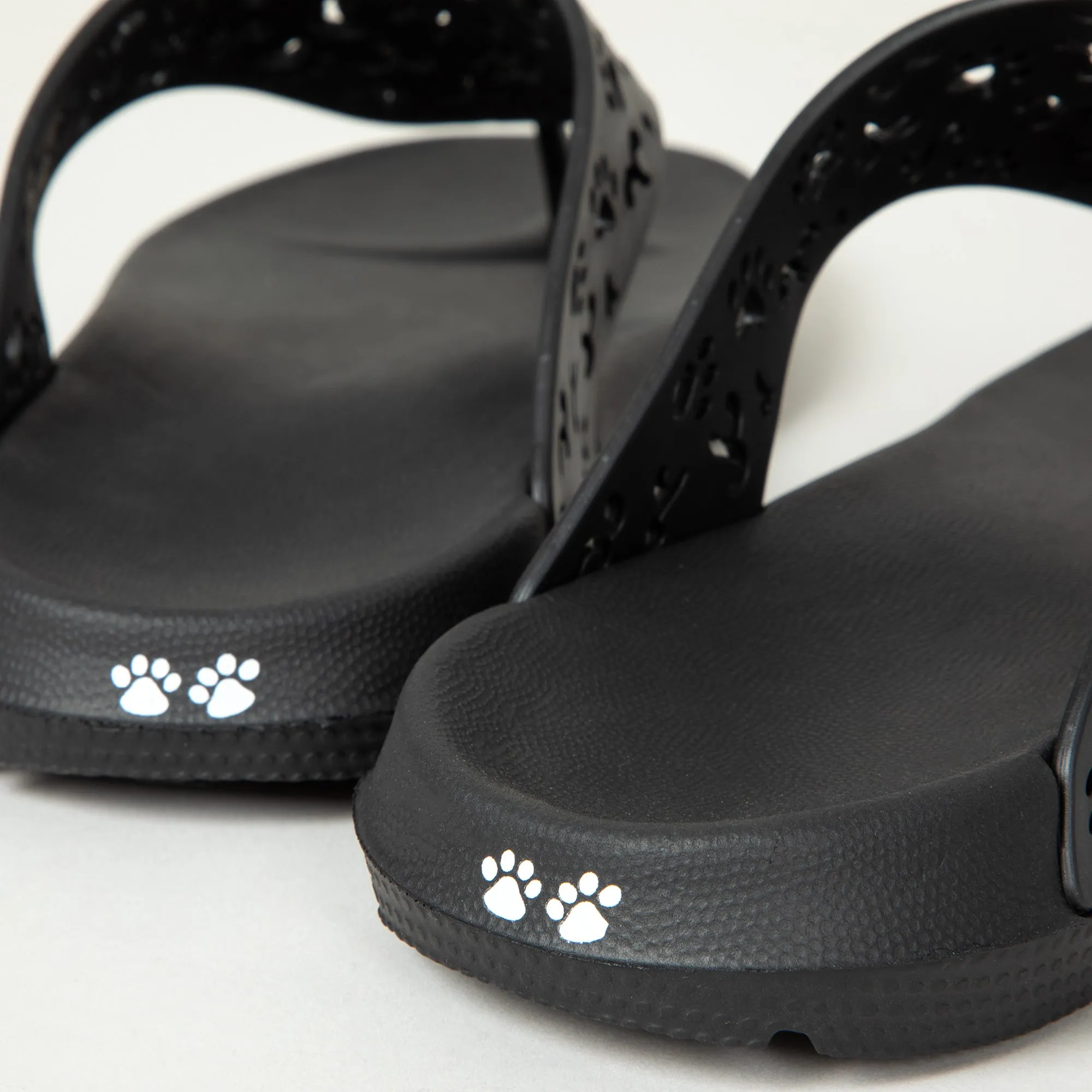 Cut-Out Paw Print Flip Flops Slip On Sneakers Trend