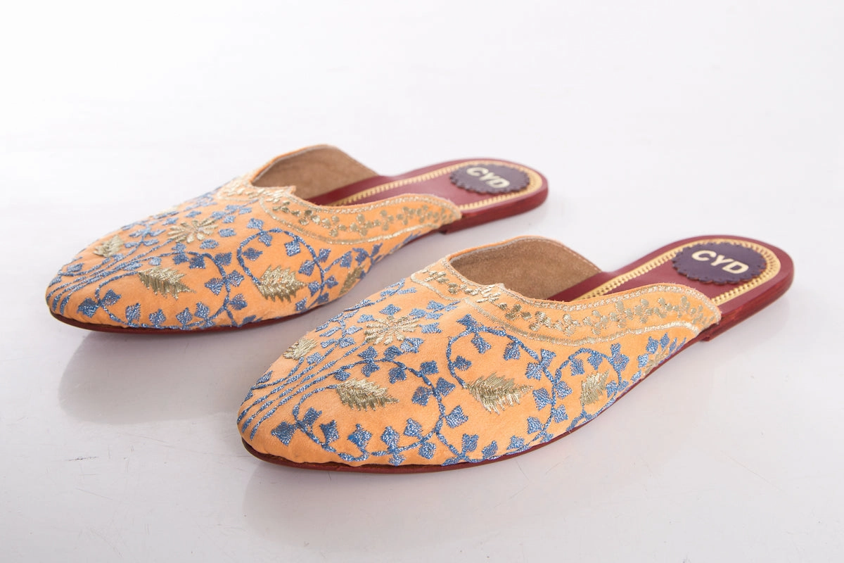 Cydney Mandel Peach Embroidered Loafers SZ 6 Approved Loafers