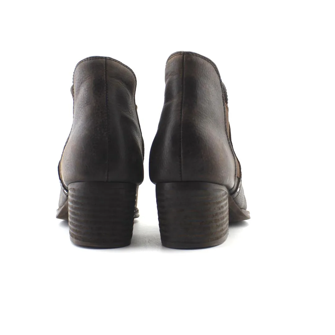 High Heel Shoe Advertisements EARTH .