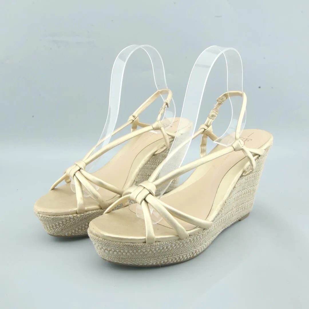 SFERA . Legs With High Heels