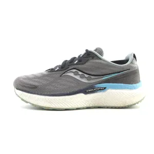 SAUCONY TRIUMPH 19 Running Shoes With Jeans