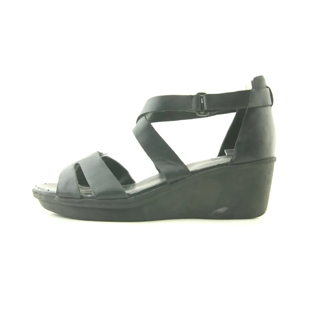 NATURALIZER . Massive High Heels