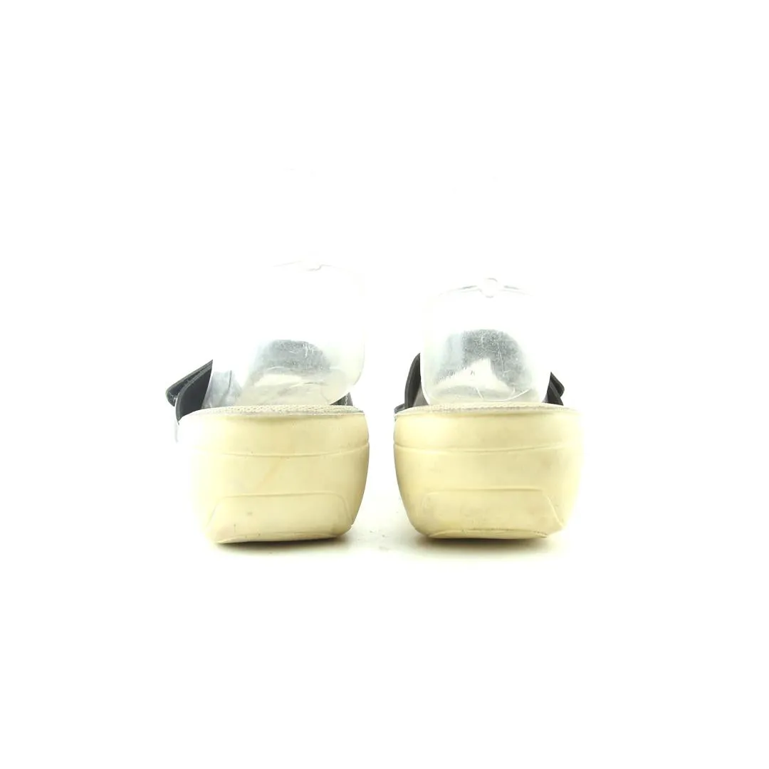 In Sandals GREEN RELAX