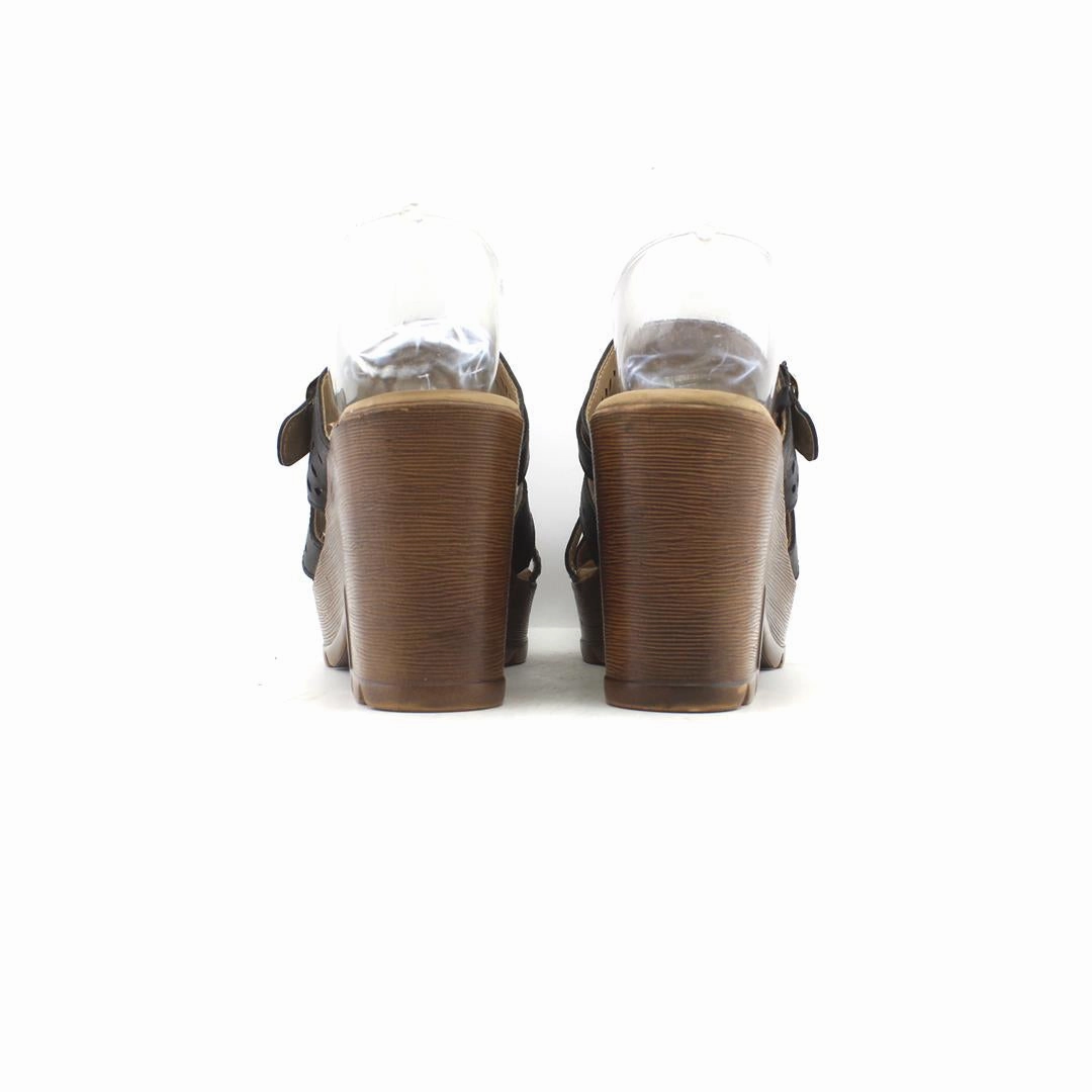 High Heels And Mini Dresses ATALINA .