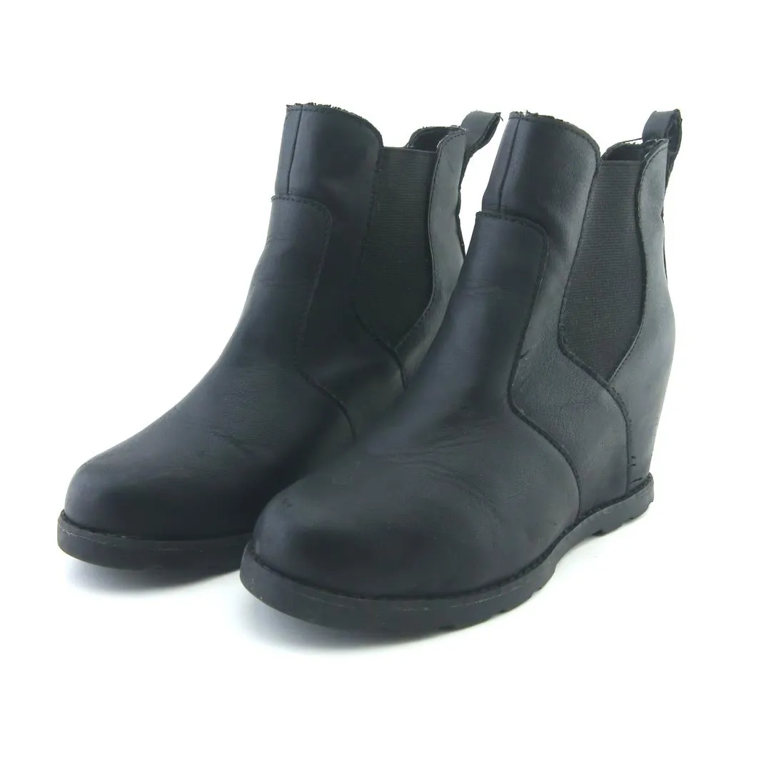 Beach Heel Sandals UNIVERSAL THREAD .