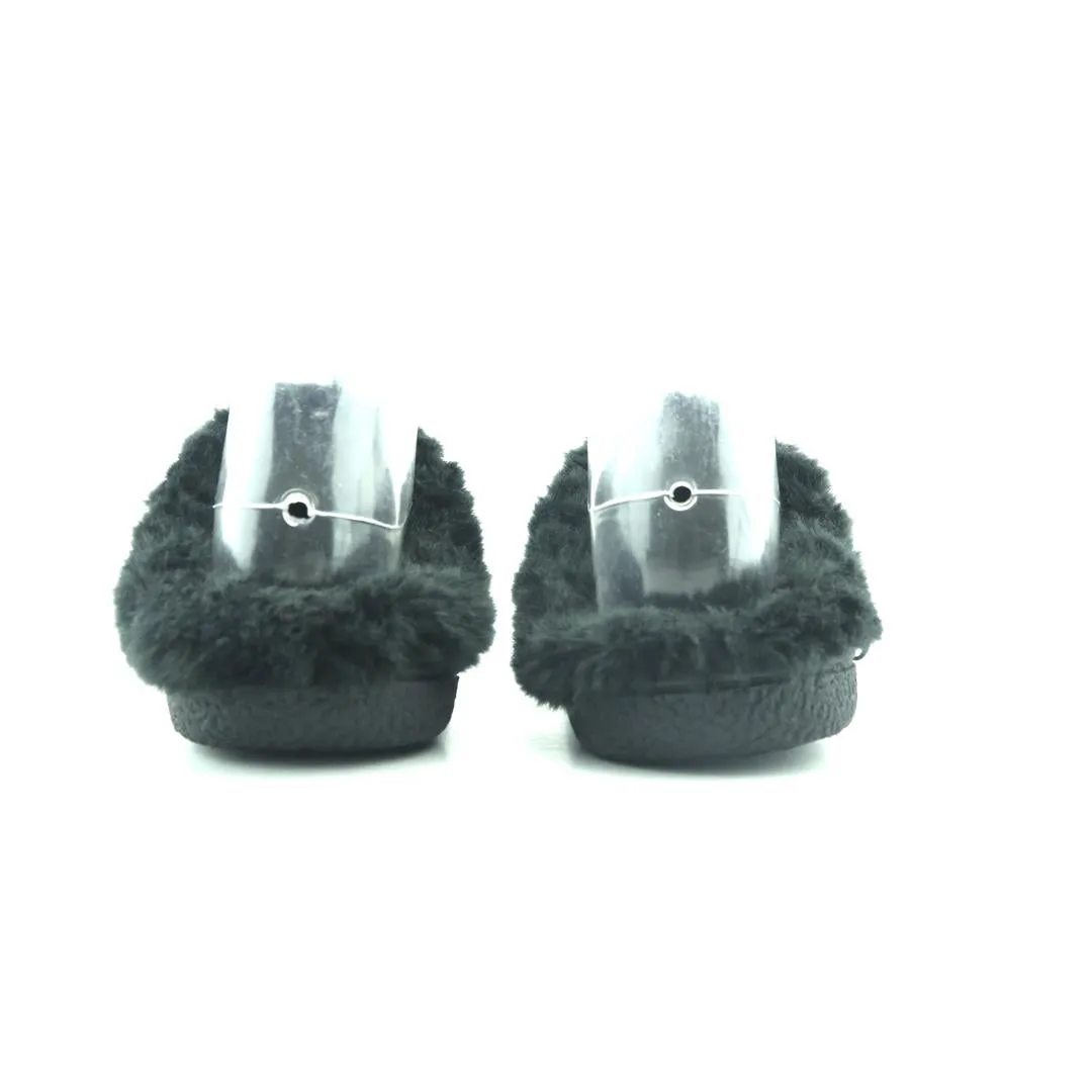 ISOTONER . Washing Slip Ons In Washing Machine