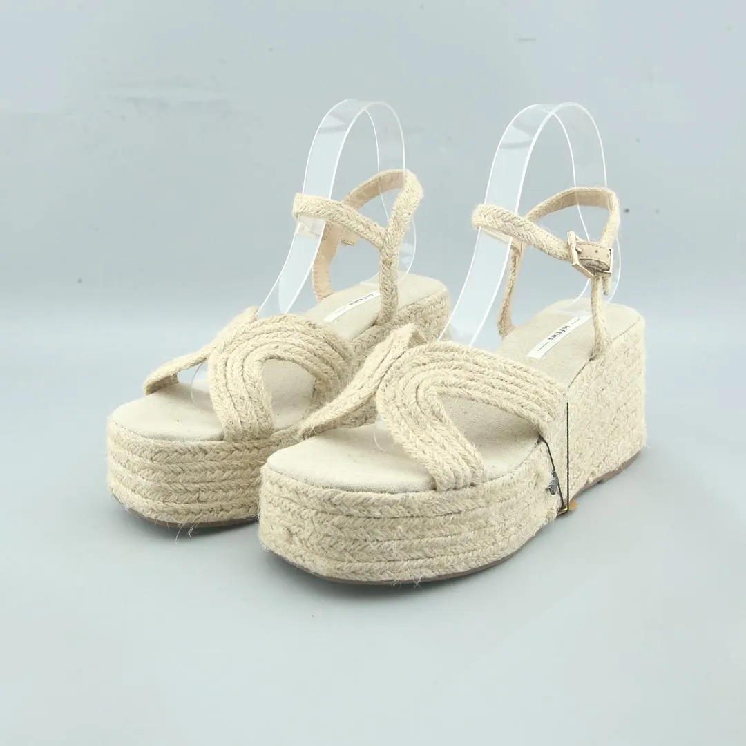 In High Heels Pics LEFTIES .