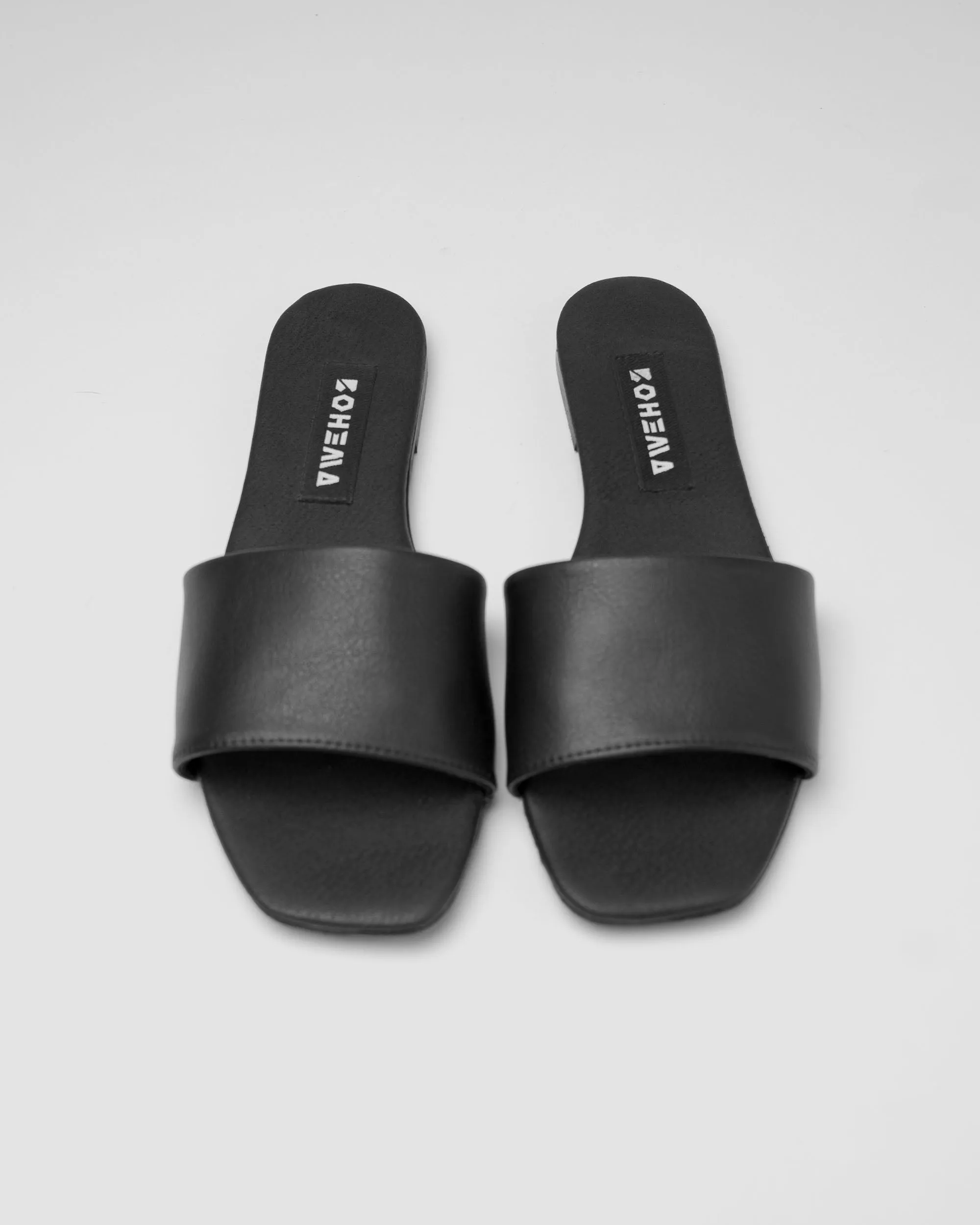 Mellow Slides Black vegan slides made of corn leather Slip Ons Extra Wide