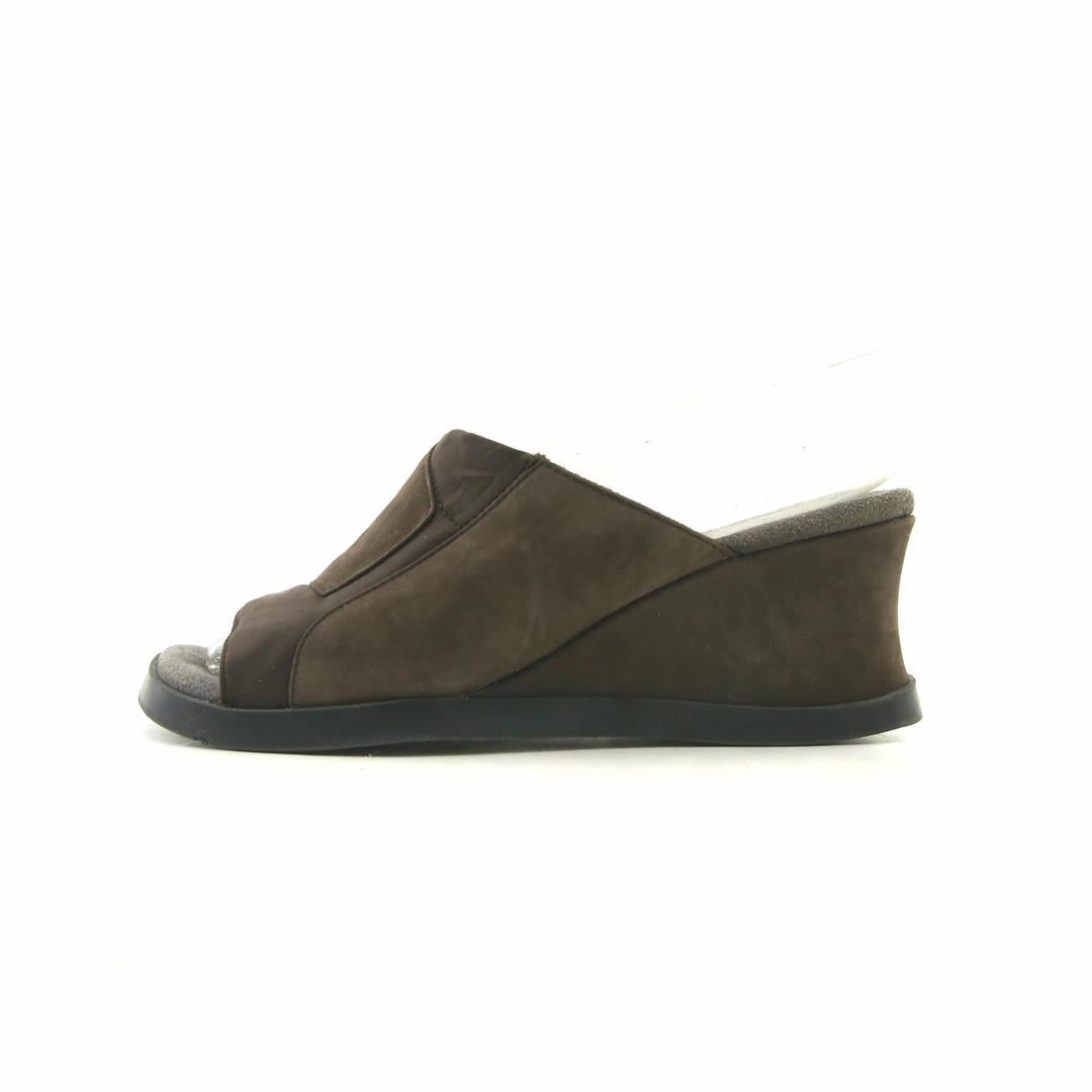 Image Of A High Heel Shoe NATURALIZER .