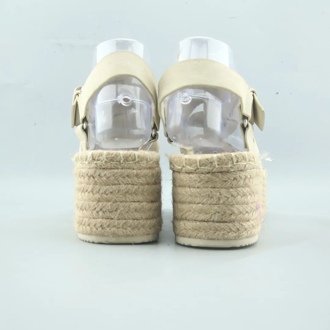 PULL & BEAR COLLECTION High Heels Weird