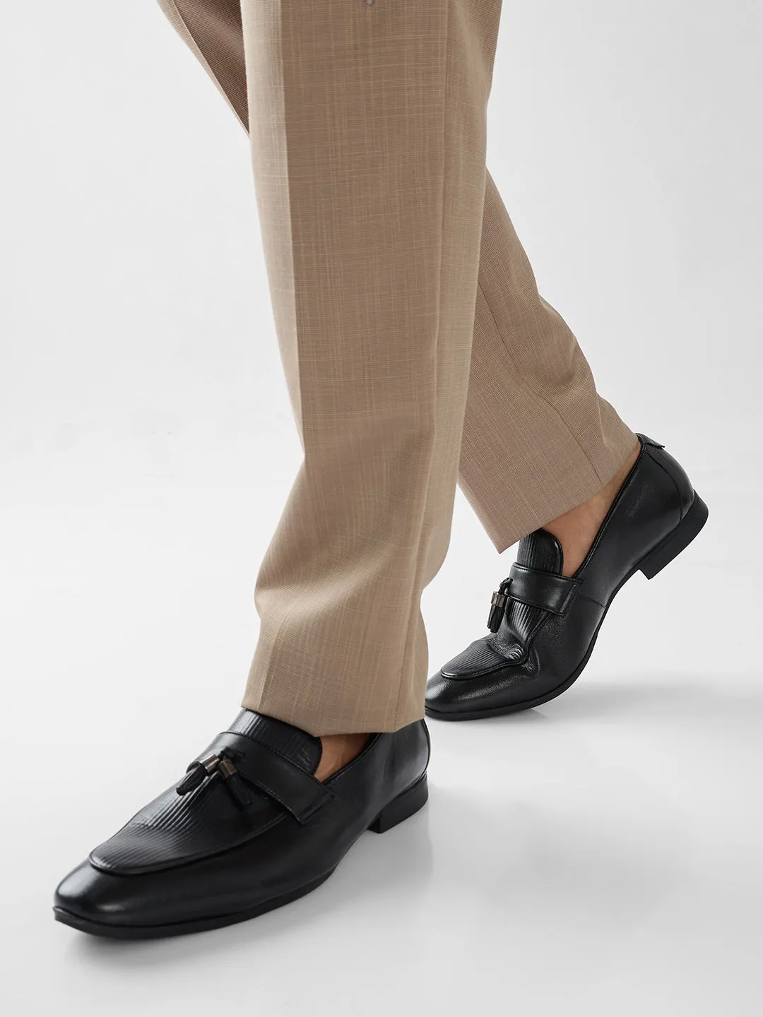 Regal Black Men Textured Leather Tasseled Formal Slip Ons Slip On Walking Shoe