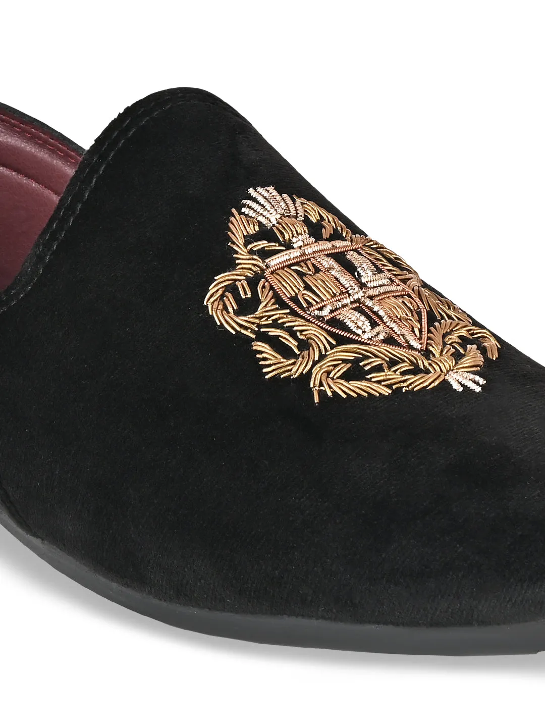 Slip-on Slip On Regal Black Men Velvet Embroidered Ethnic Slip Ons