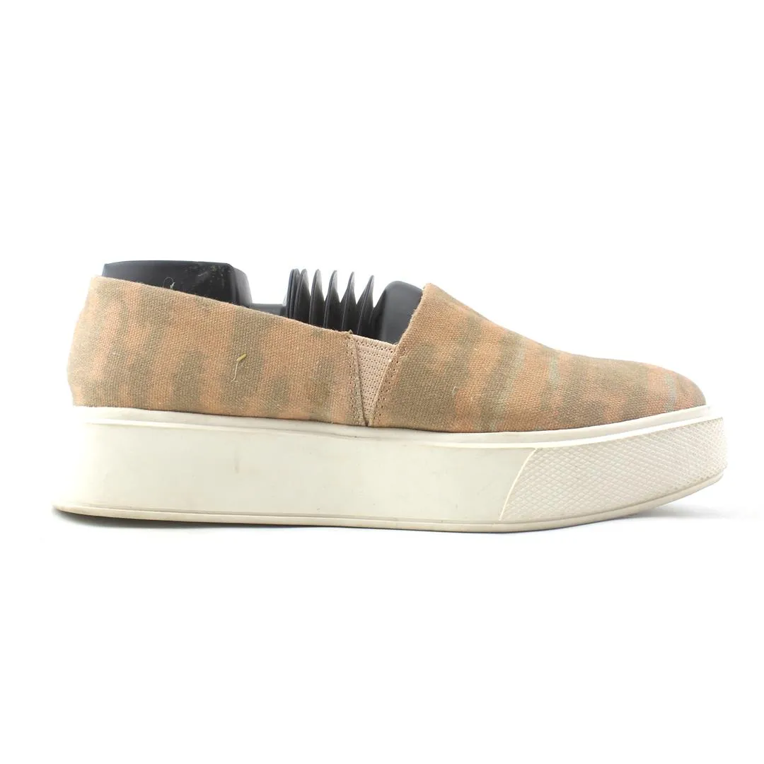 VINCE CAMUTO  ABBINA Slip-on Deck Shoes