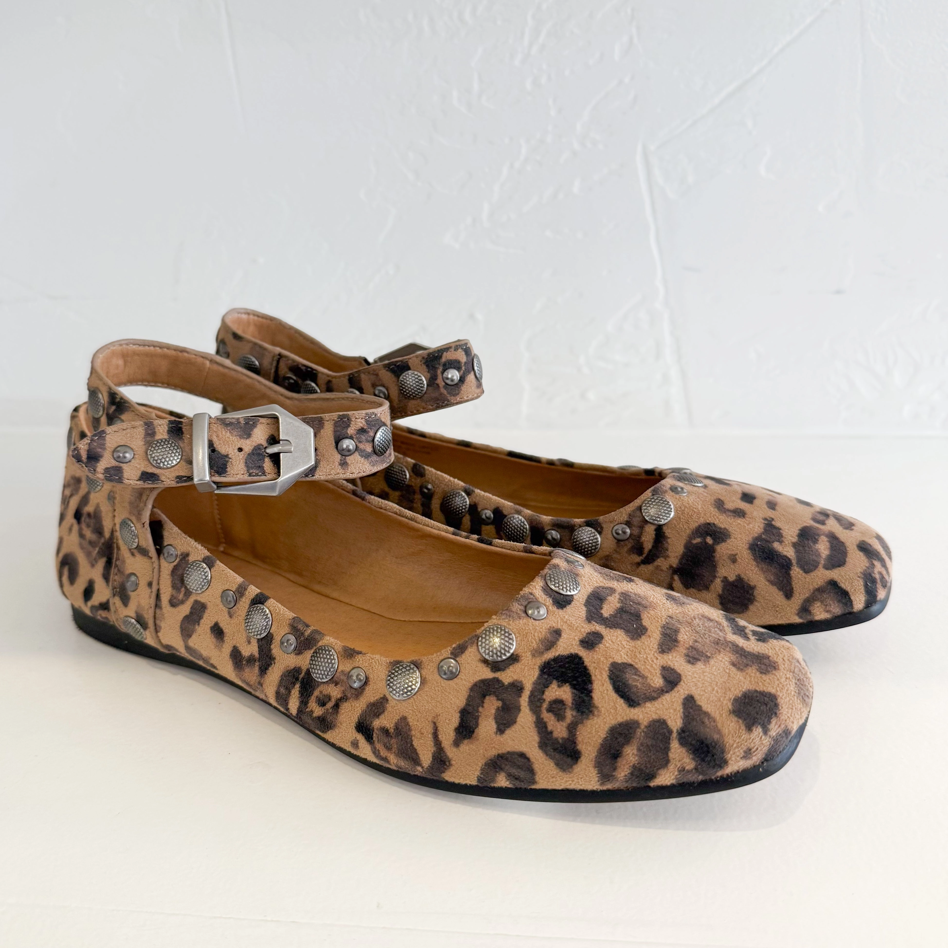 Flat Feet Weightlifting Shoes SARA ANIMAL PRINT STUDDED FLAT