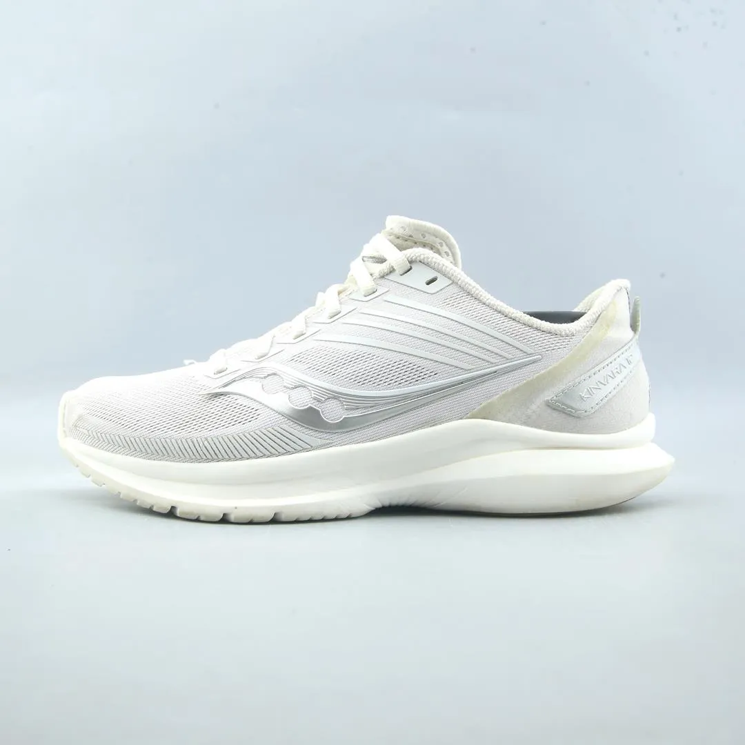 SAUCONY KINVARA 12 Running Flyknit Shoes