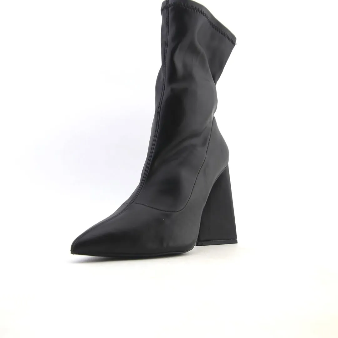 FOREVER 21 . Ankle High Heeled Boots