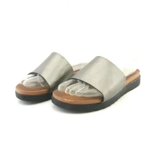 White Flats Shoes SEVEN7 .