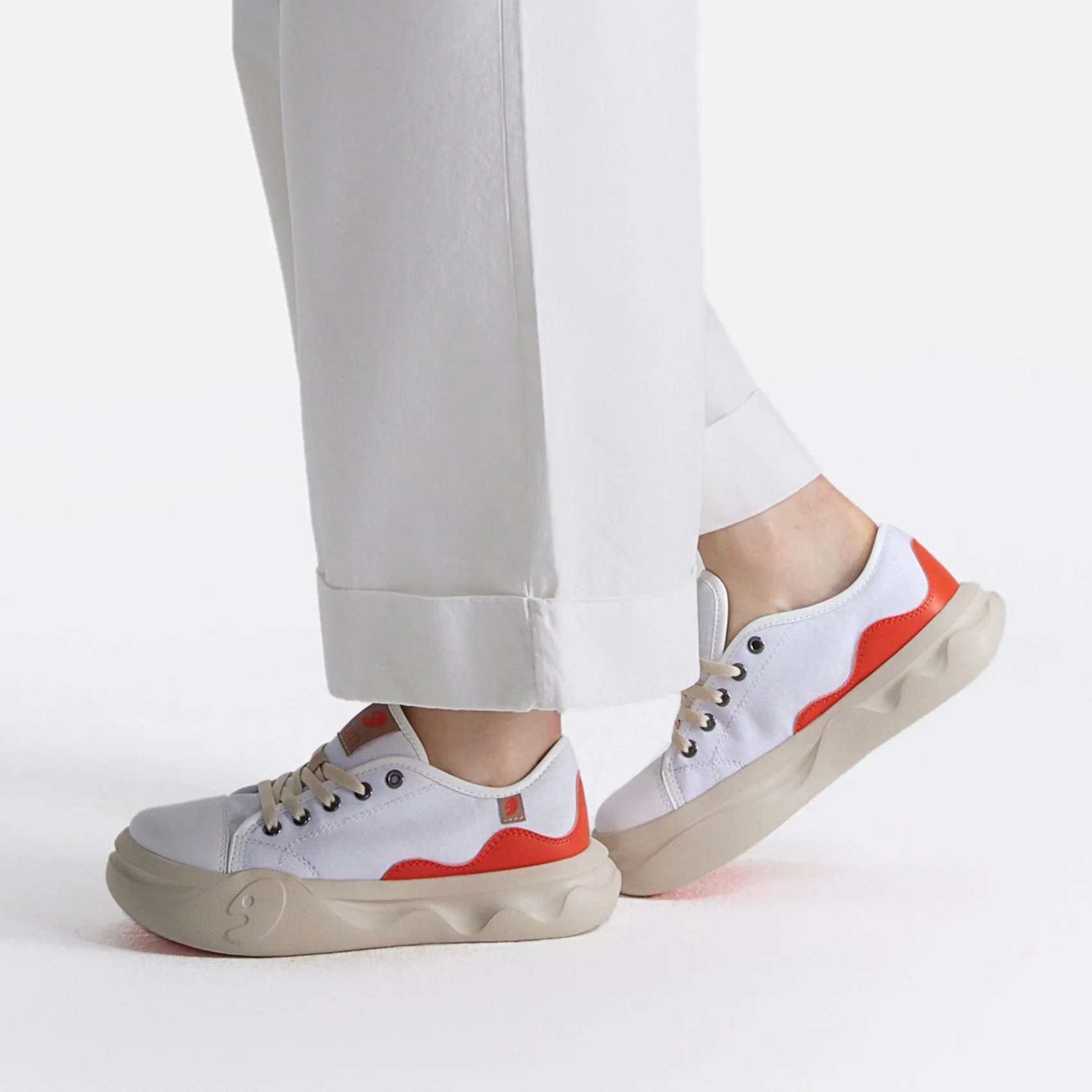 Size 8 Sneakers Bright White Segovia I Women