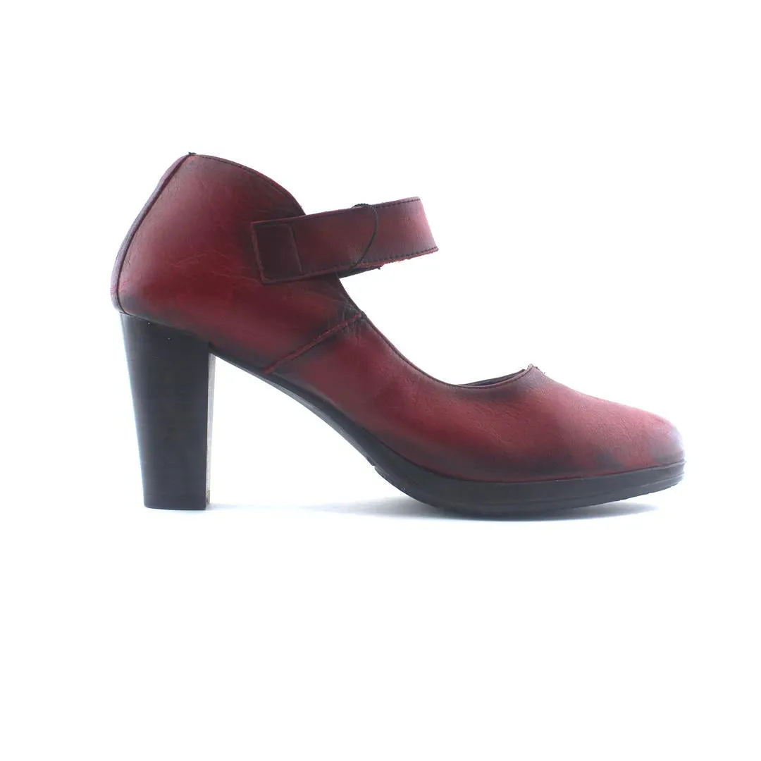 FLUCHOS DORKING Big Booty In High Heels