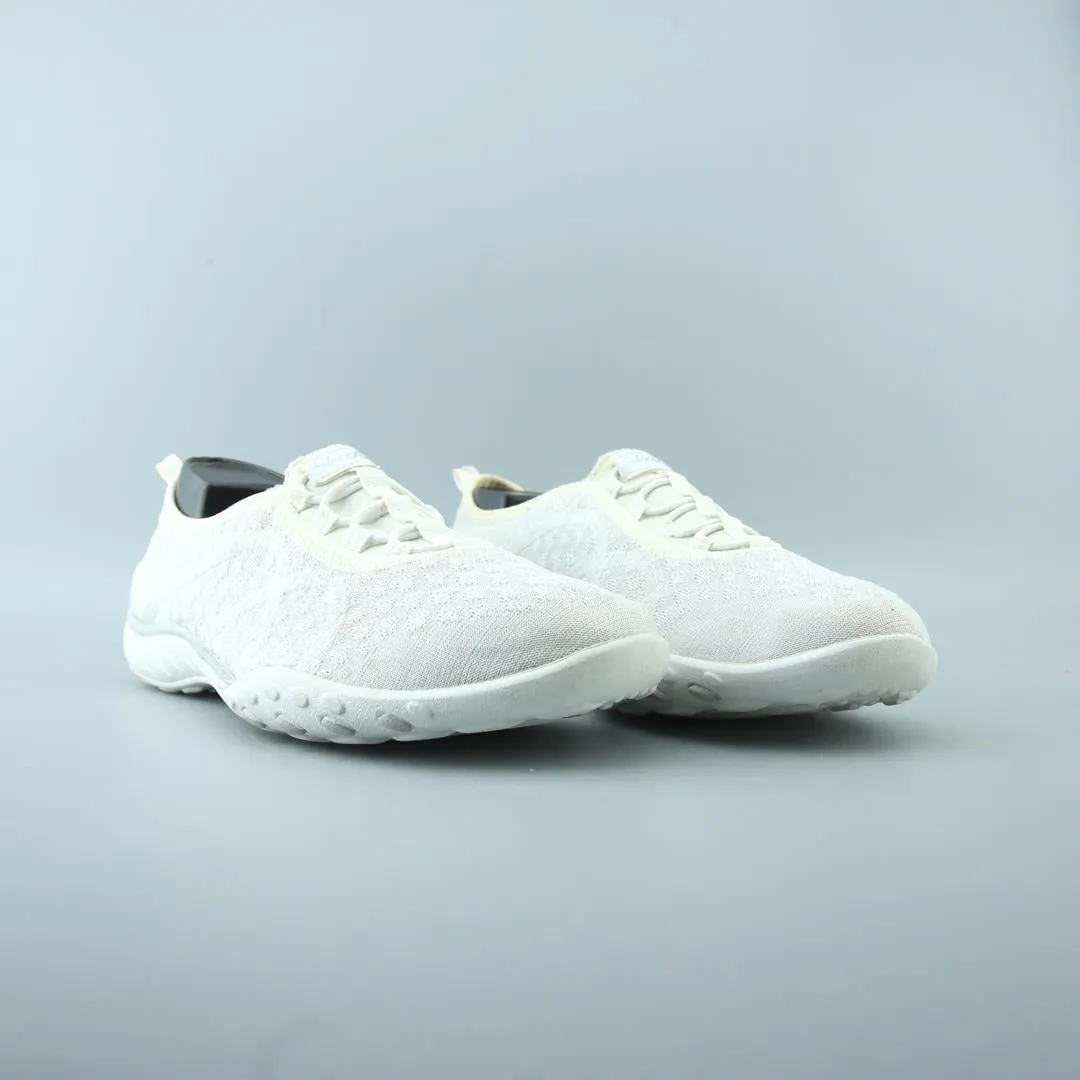 SKECHERS BREATH EASY FORTUN Glitter Slip Sneakers