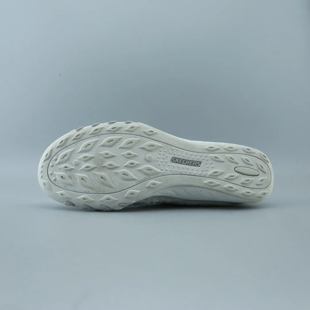 Perforated Slip Ons SKECHERS BREATH EASY FORTUN