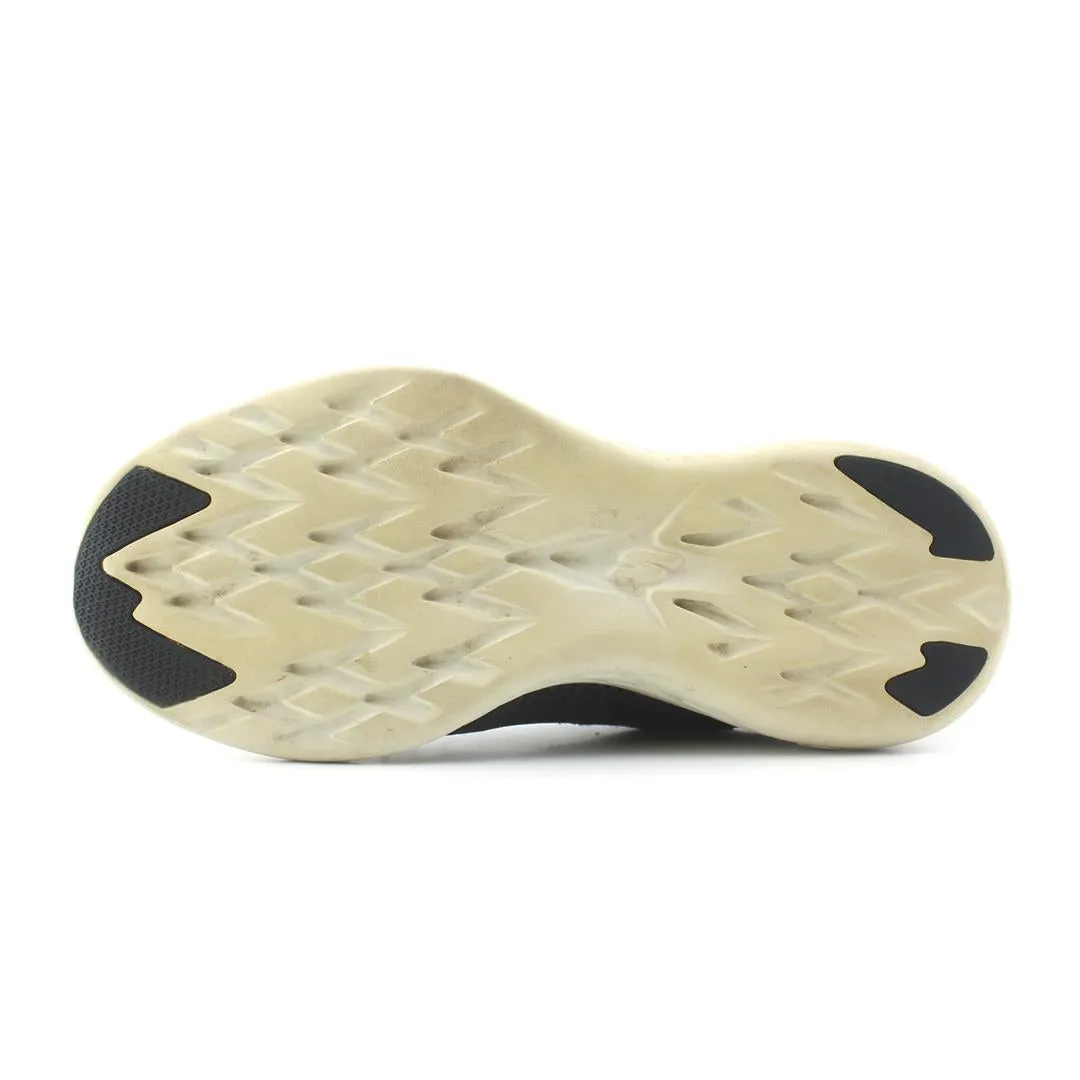 SKECHERS GO RUN 600 - REFINE Light Stability Running Shoes