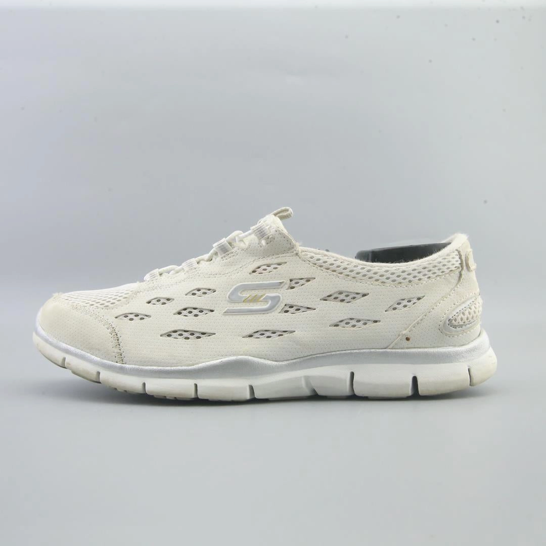 White Slip On Vans SKECHERS AIR COOLED MEMORY FOAM