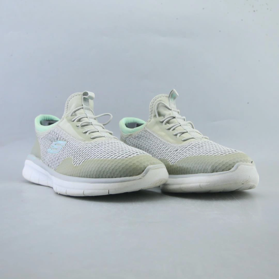 SKECHERS MEMORY FOAM Scallop Slip-on Sneaker