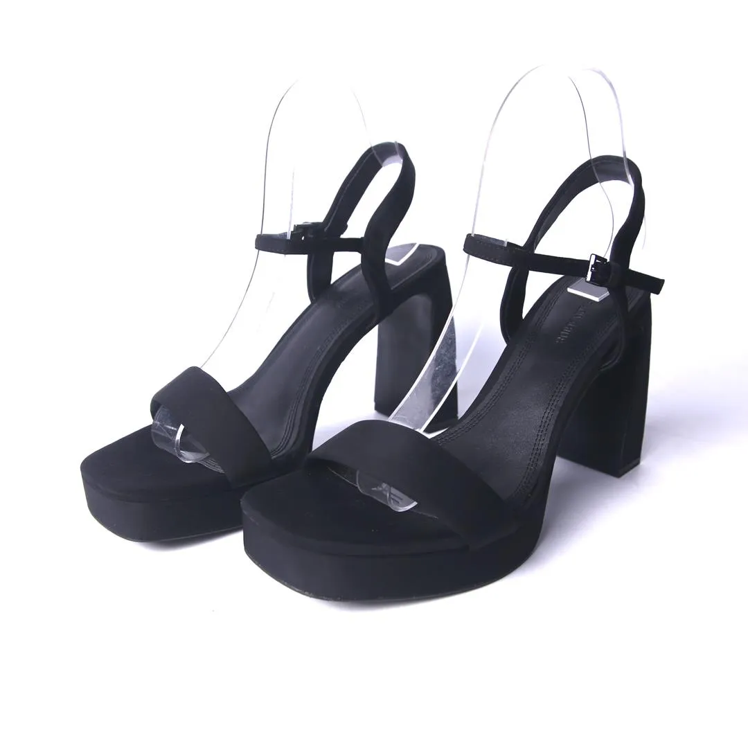 STRADIVARIUS . Heel Less Heels