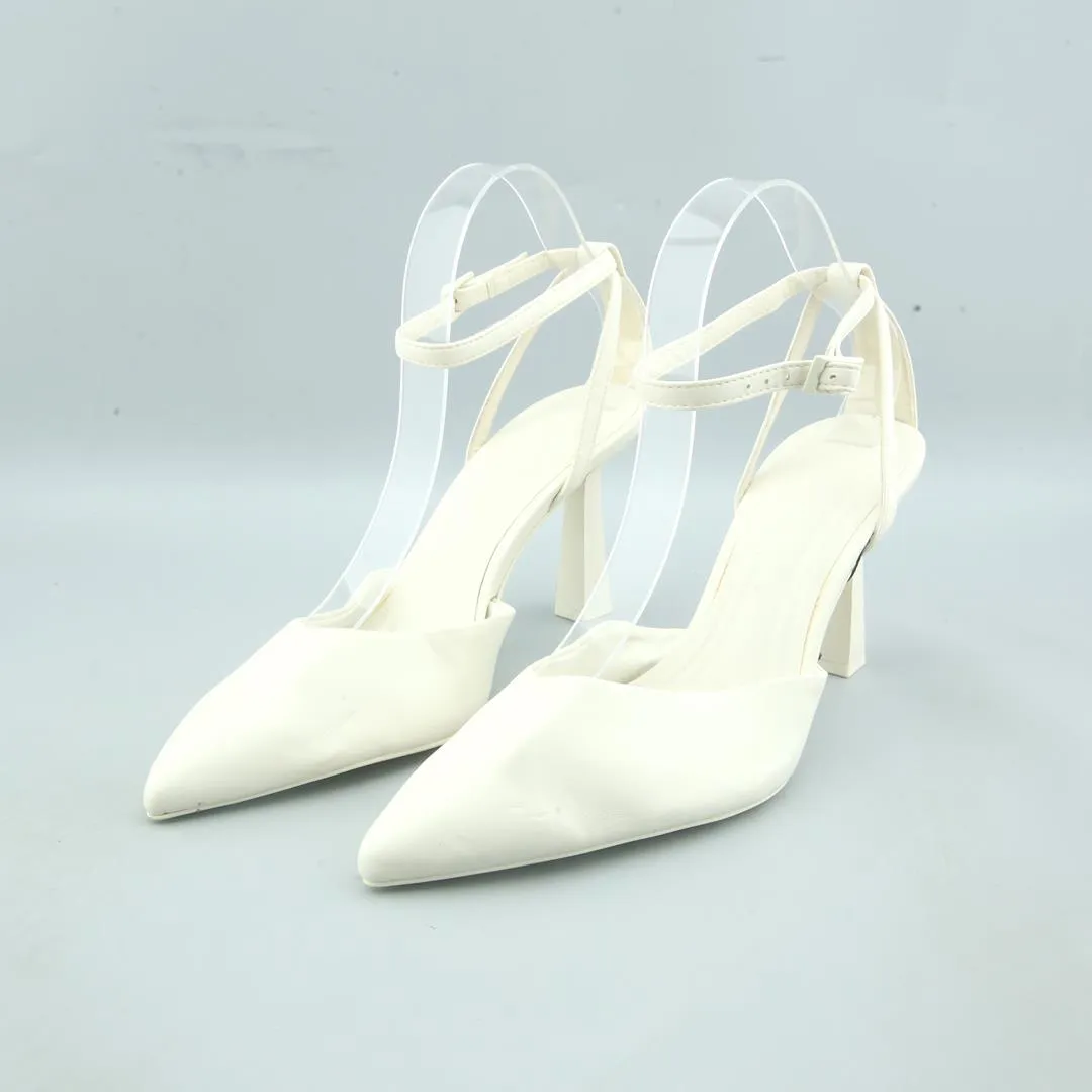 STRADIVARIUS . Numb Toes After Wearing High Heels