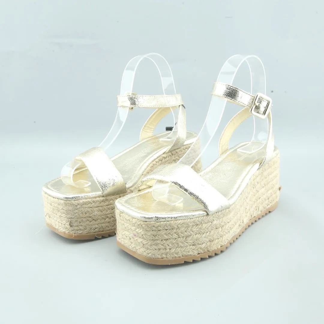 STRADIVARIUS . Wide High Heel Shoes