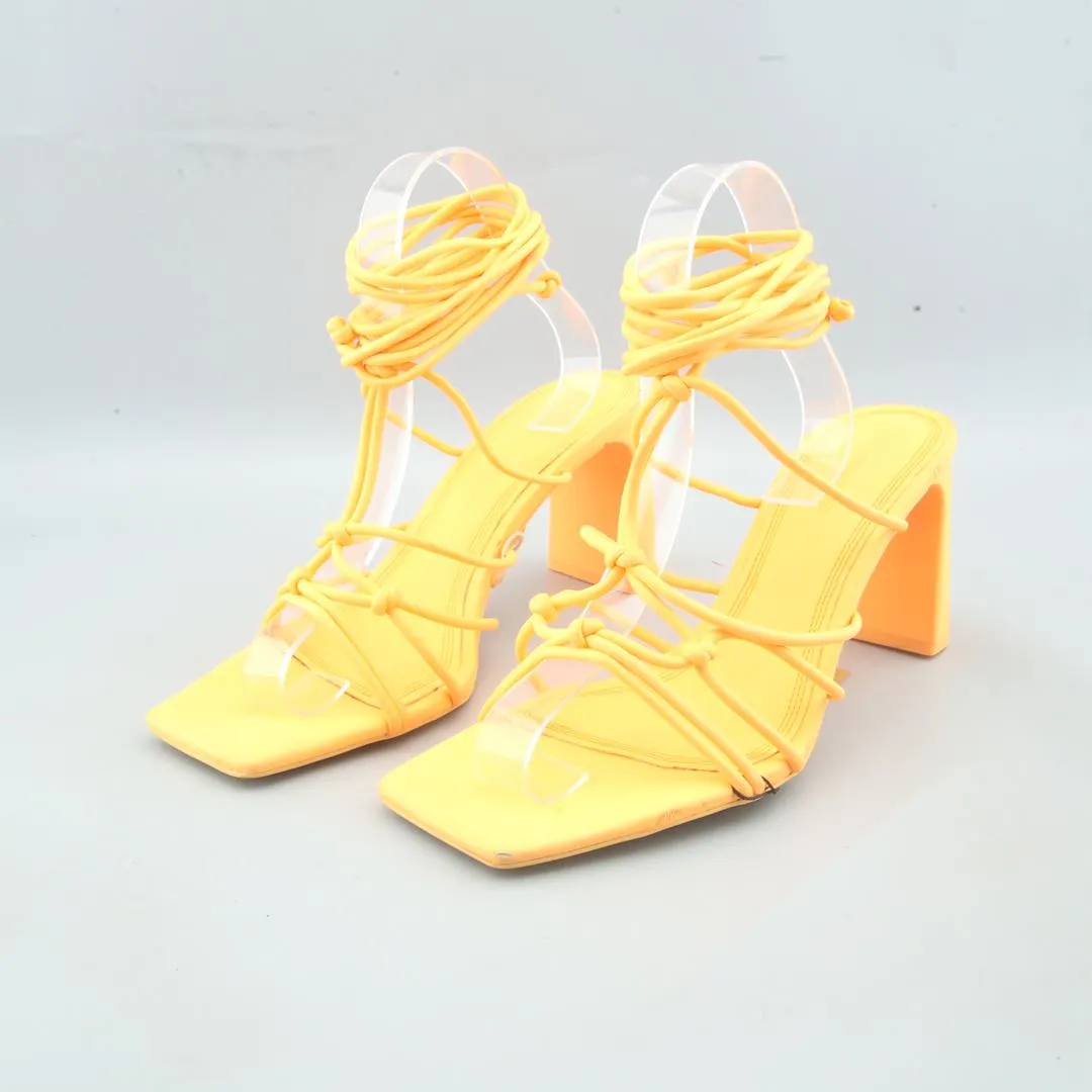 High Heels Study STRADIVARIUS .