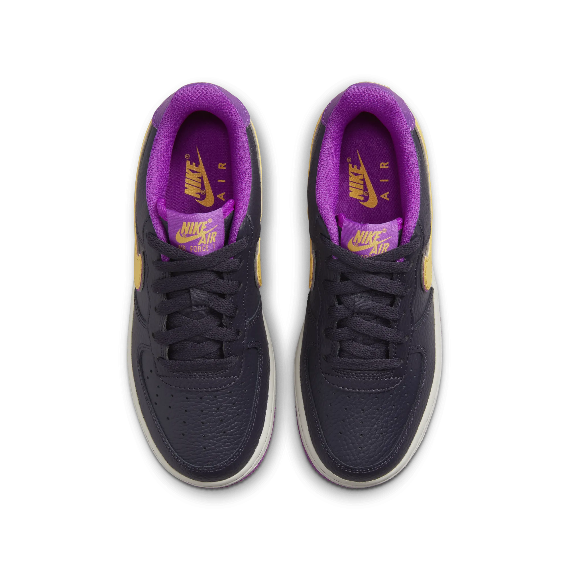 The First Basketball Shoes Nike Air Force 1 (GS)