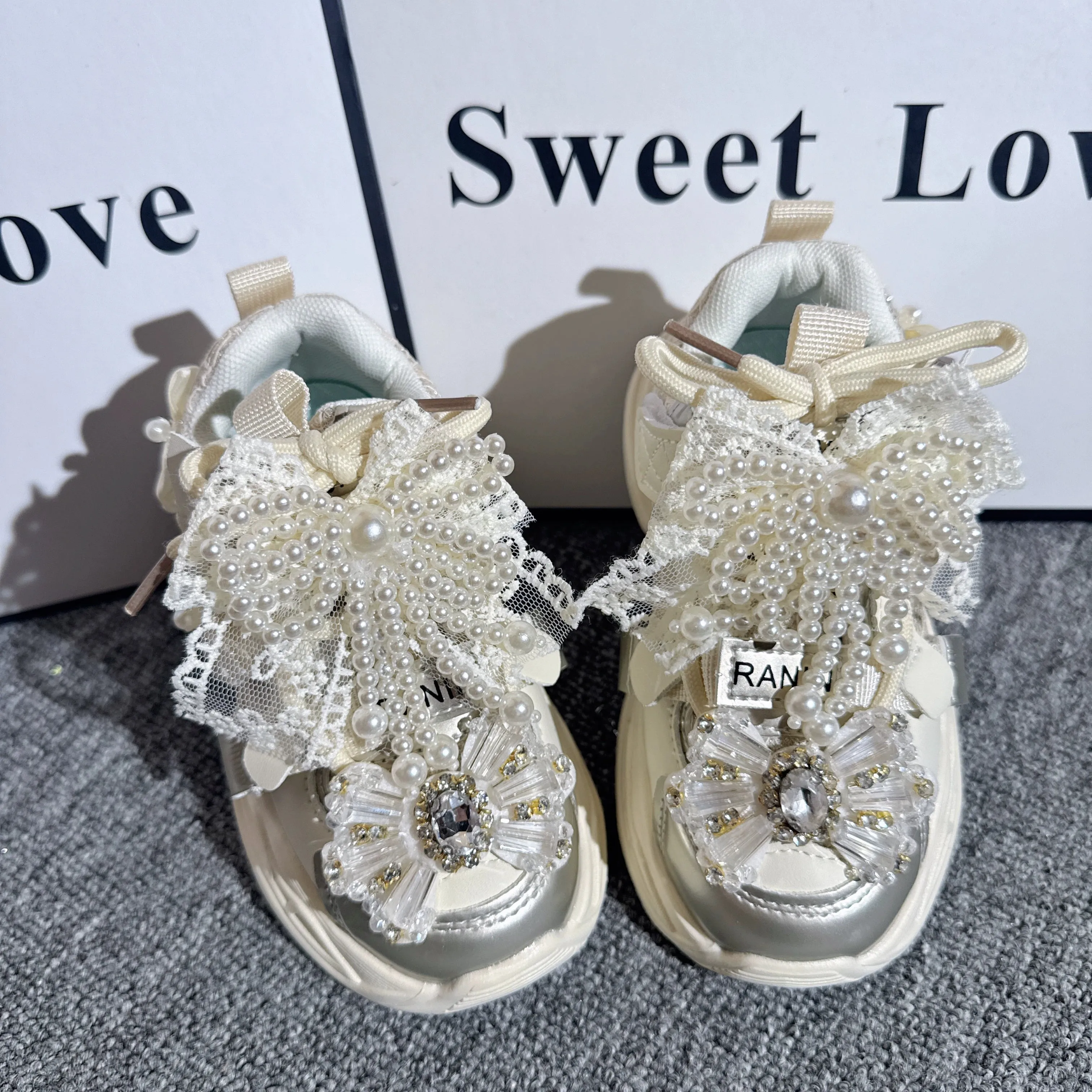 Newest Running Shoes Autumn Girls' Thick-soled Velcro Running Shoes