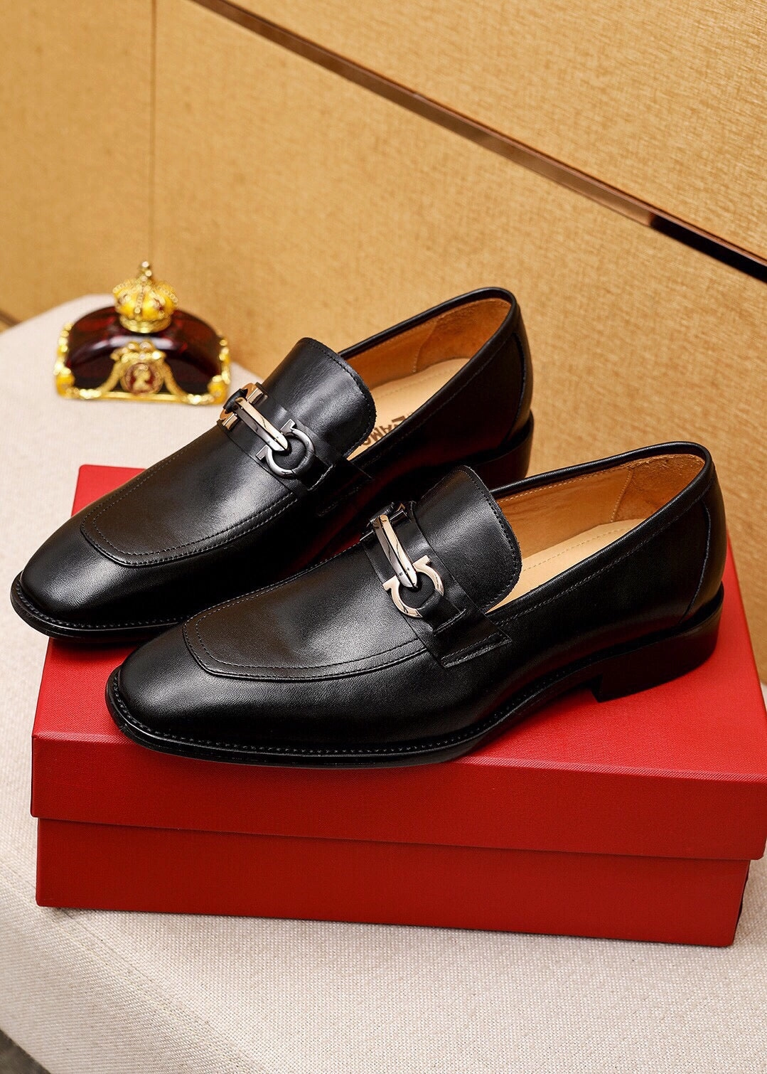 MSE071 Ferragamo Loafer / Size7-11 Mango Suede Loafers