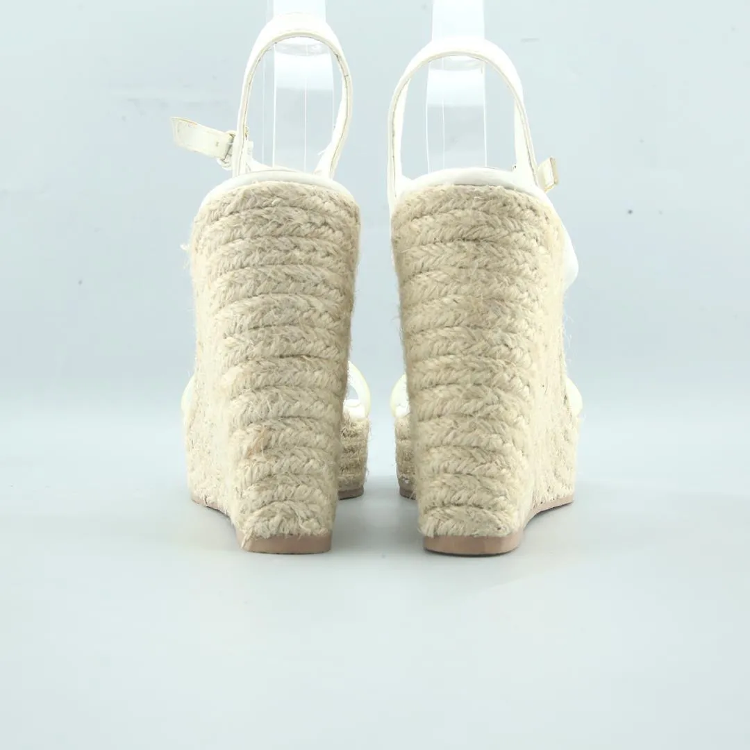 LEFTIES . Cute Closed Toe High Heels