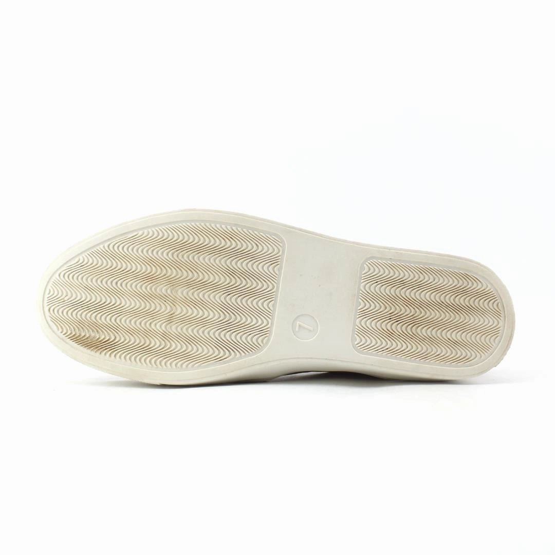Goga Mat Slip On UNIVERSAL THREAD .