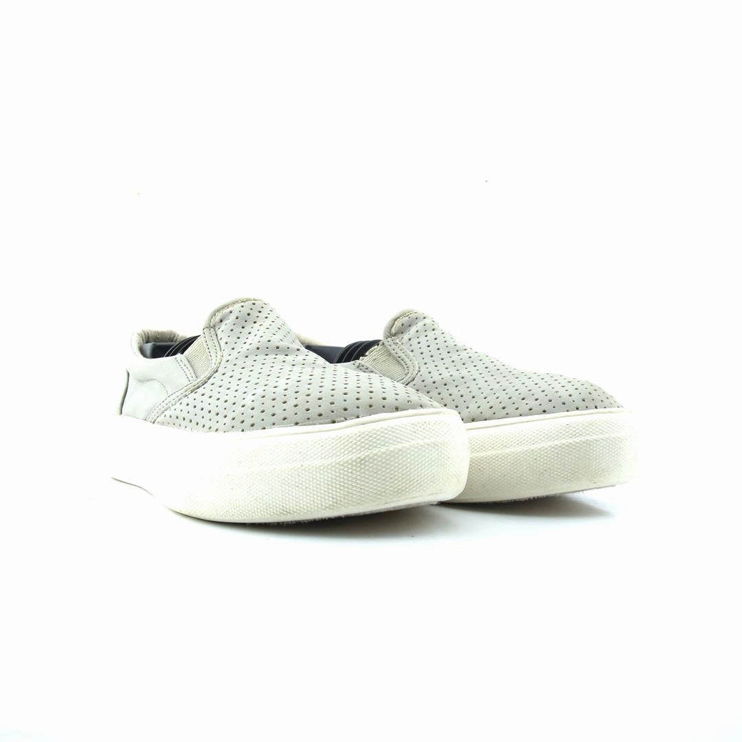 UNR8ED TRAINOR Winter Shoes Slip On