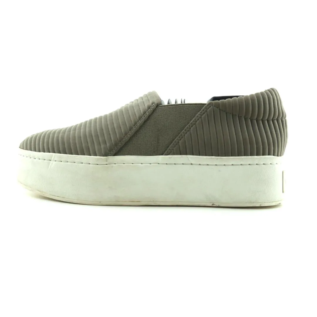 VINCE. WARREN Tasman Slip On Slippers