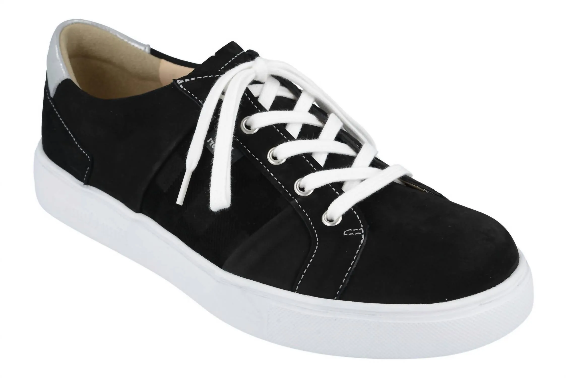 Vince Shoes Sneakers Women Omaha Sneakers In Black