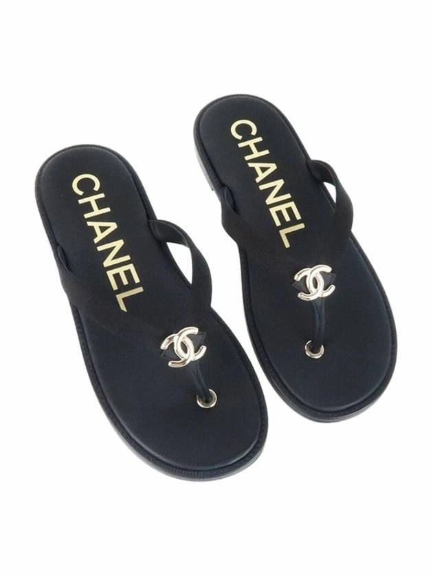WoMen's CC Logo Flip Flops Black Chanel Flip Flops With Support For Feet