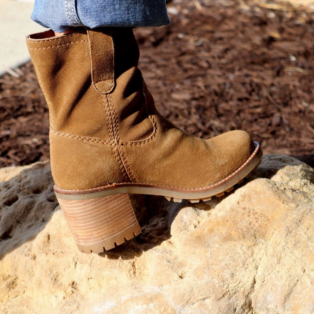 Womens Fluffy Boots WOMEN'S CHLOE MAE *FINAL SALE